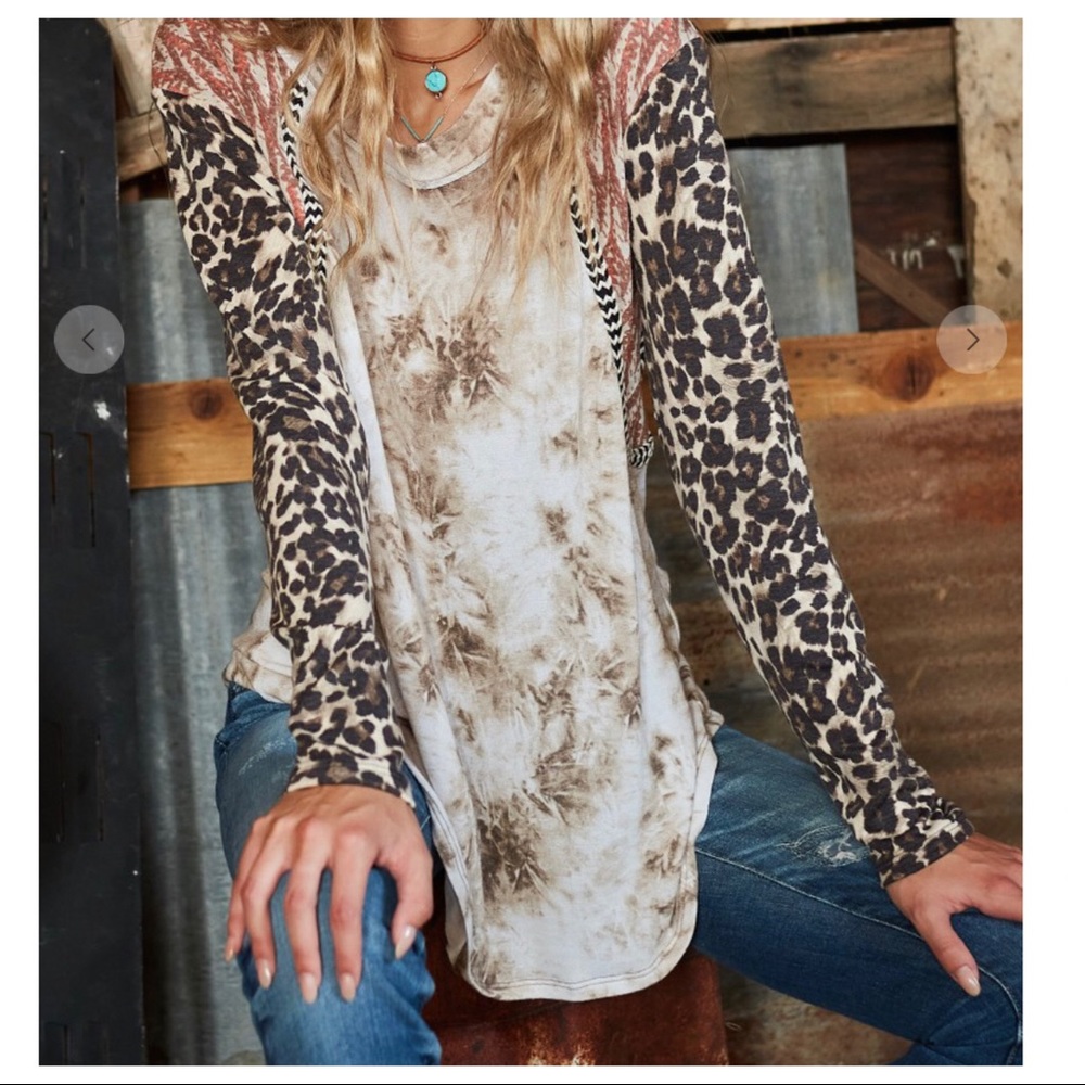 Fabulous color block animal and tie dye print top - Picture 4 of 6